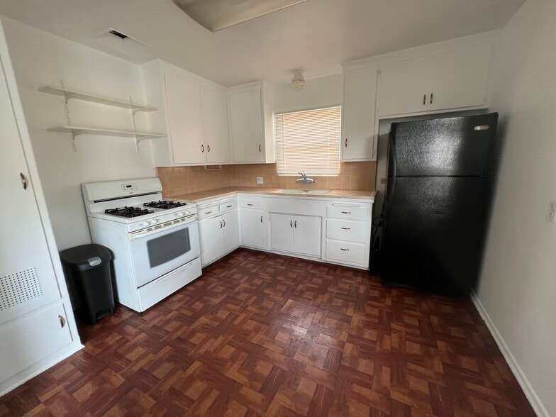 Building Photo - 14225 Riverside Dr