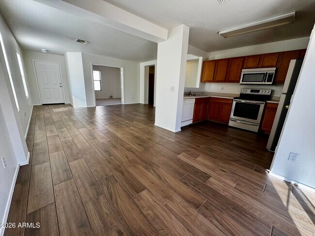 Building Photo - 15826 W Watson Ln
