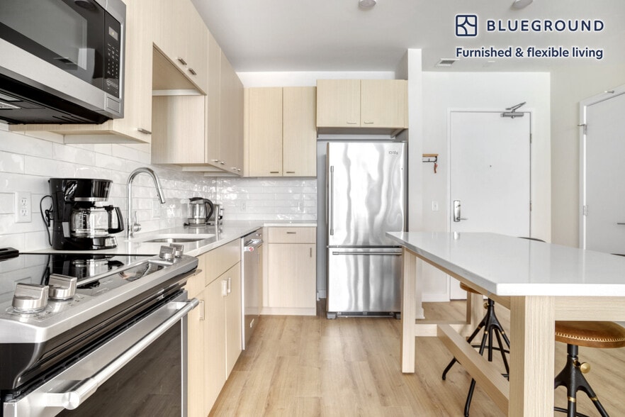 Building Photo - 2121 1st St SW