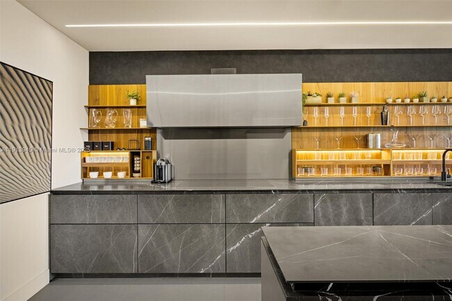 Building Photo - 2301 Collins Ave