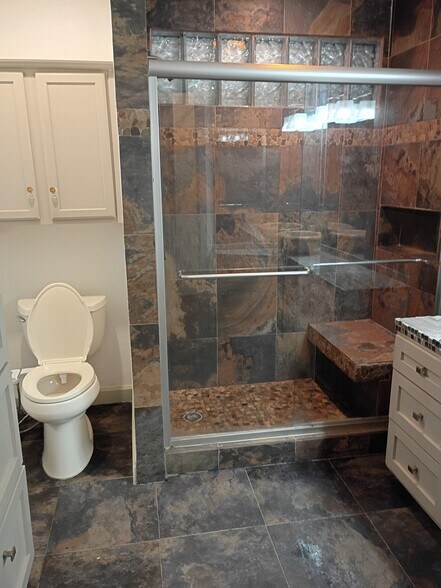 Building Photo - 706 Continental Dr