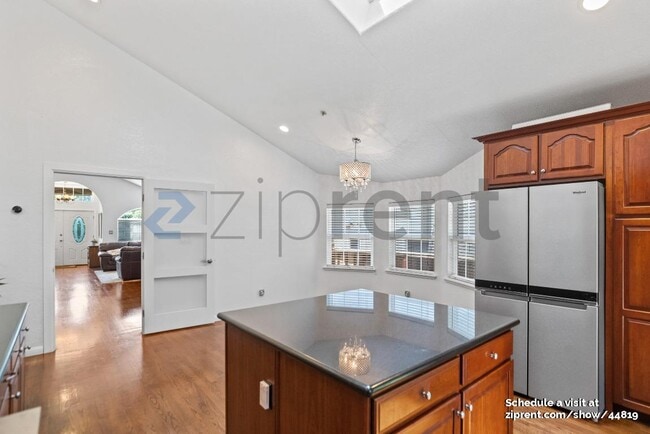 Building Photo - 3531 Middlefield Rd