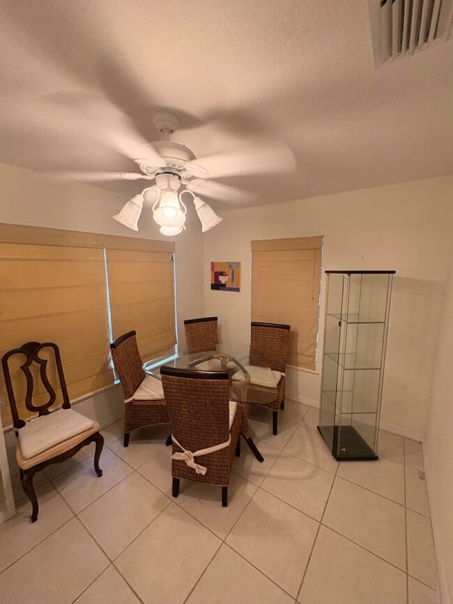 Building Photo - 215 West Blvd