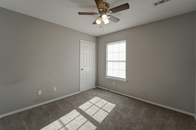 Building Photo - 344 Grant Springs Dr