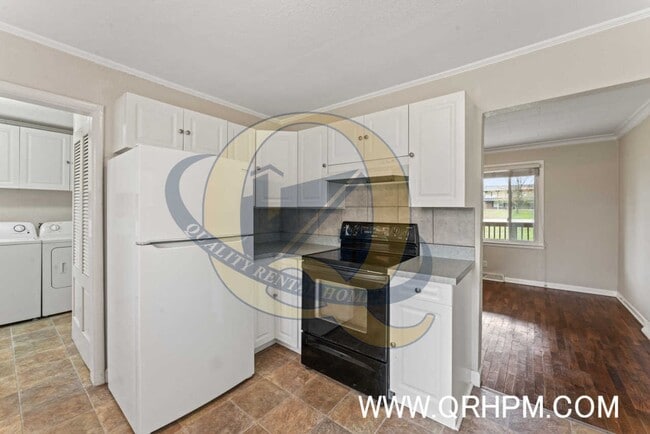 Building Photo - Lake Fenton Schools!