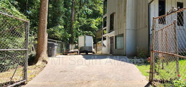 Building Photo - 6584 Walker Rd