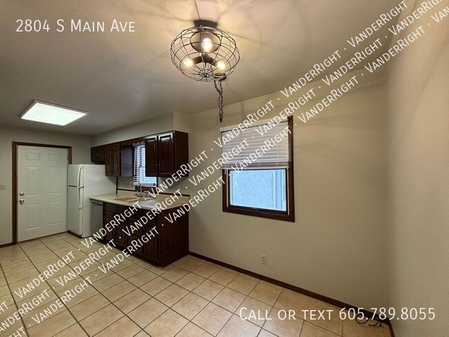 Building Photo - 2804 S Main Ave