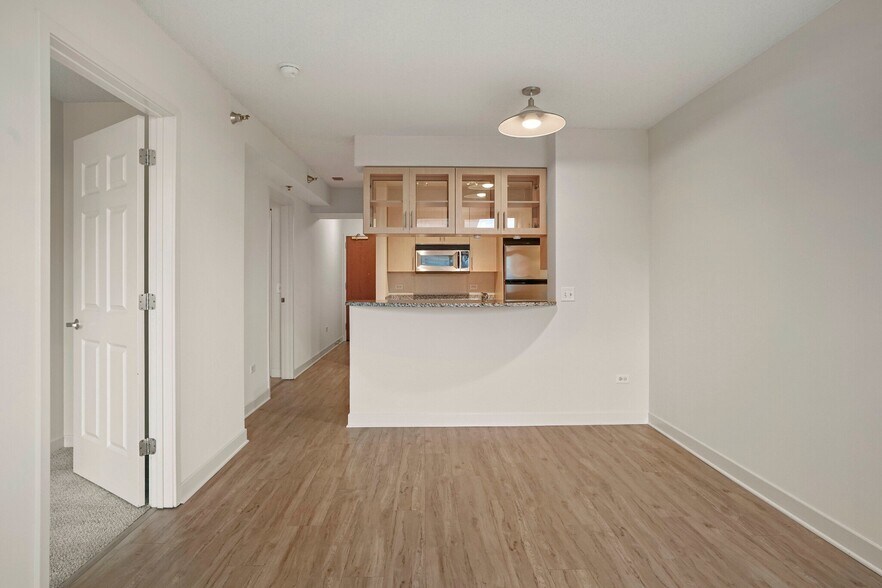 Building Photo - 1240 S Michigan Ave