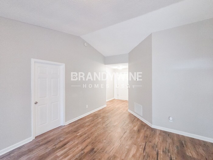 Building Photo - 2050 Tudor Dr