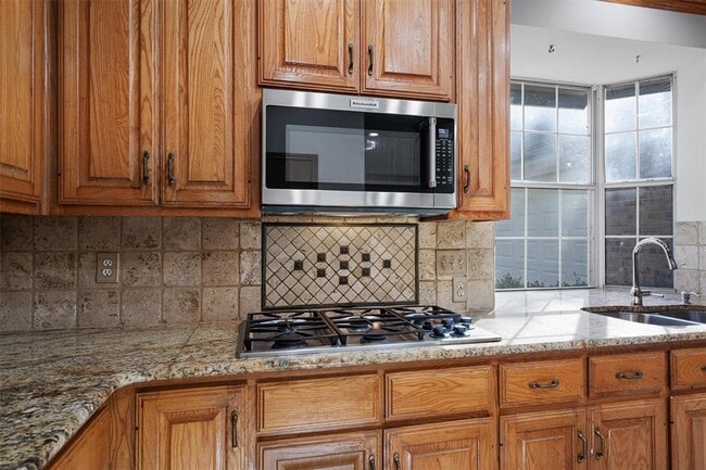 Building Photo - 1903 Port Royal Dr