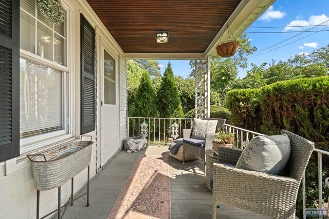 Building Photo - 205 W Main St