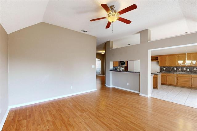Building Photo - 202 Willow Creek Dr