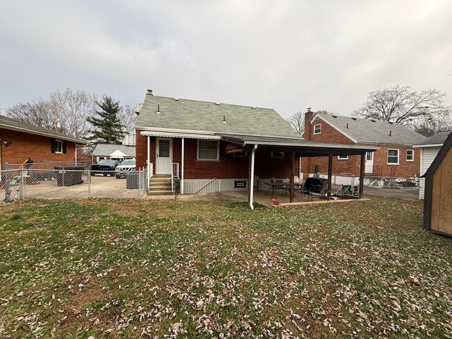 Building Photo - 7147 Bluecrest Dr