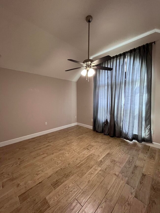 Building Photo - 540 E Timberlake Dr