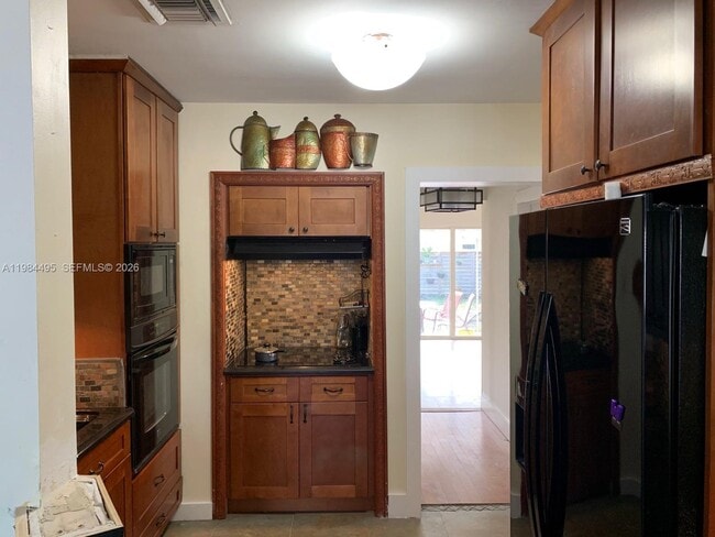 Building Photo - 1511 SW 4th Ave