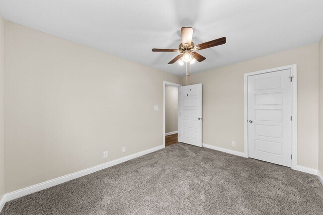 Building Photo - Beautiful Home! Coming Soon!