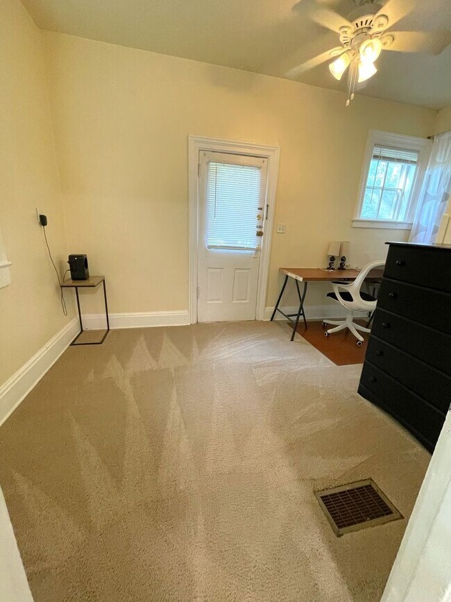 Building Photo - 413 W Liberty St