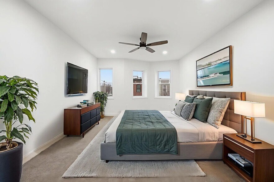 Building Photo - 744 N Patterson Park Ave