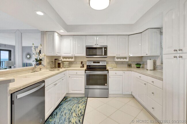 Building Photo - 801 S Ocean Dr