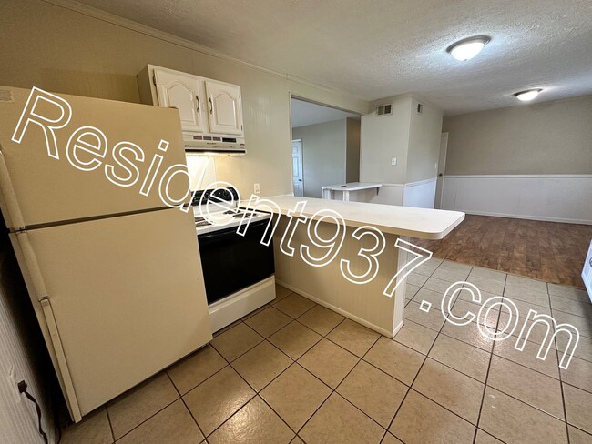 Building Photo - 3 Bed 1 Bath Home