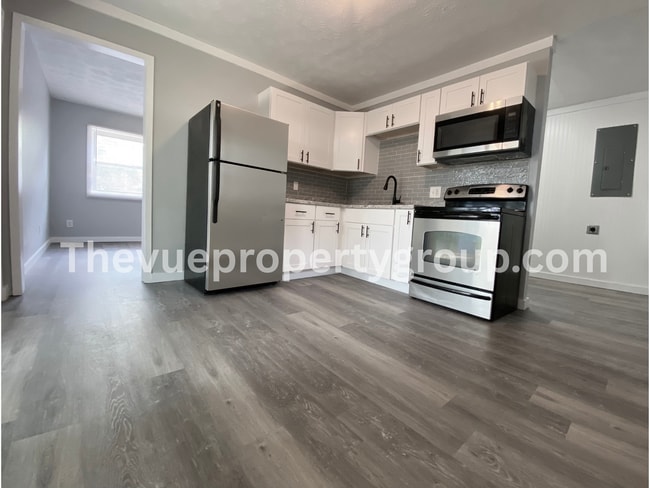 Building Photo - NO RENT until 2026! Lock in your new home now and enjoy the rest of the year rent-free! The depos...