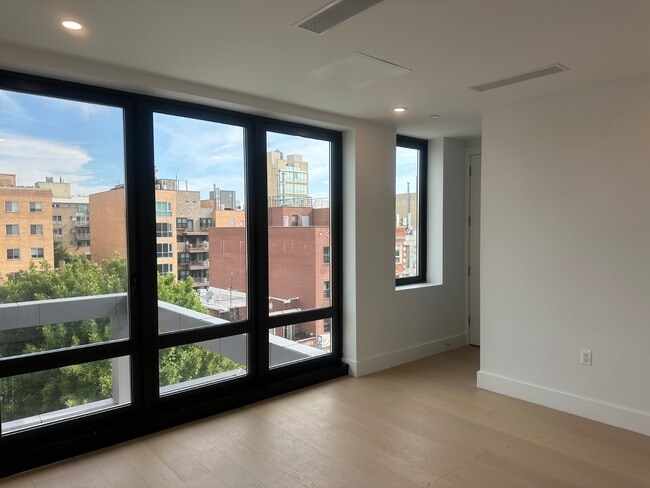 Building Photo - 916 58th St