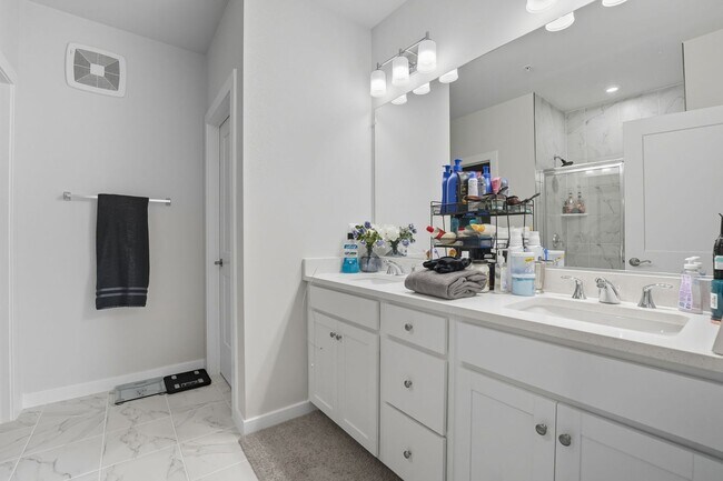 Building Photo - 707 Thomas Ln