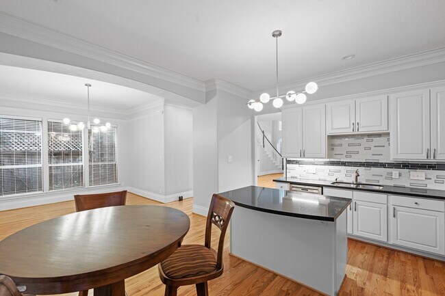 Building Photo - 4742 Post Oak Timber Dr