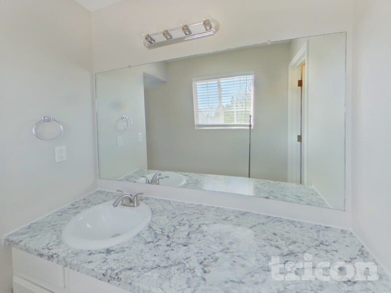 Building Photo - 308 N 46th Ave