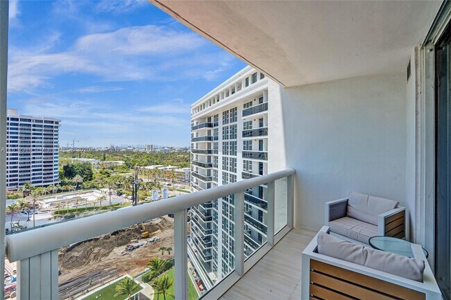 Building Photo - 10275 Collins Ave
