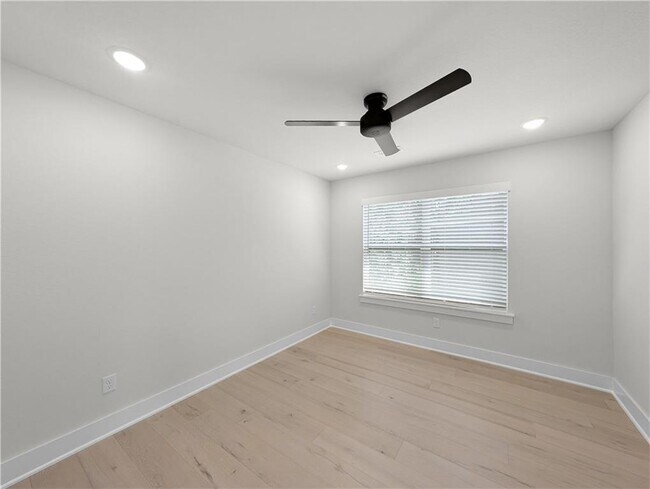 Building Photo - 30 Benwick Ln