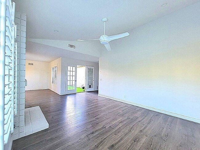 Building Photo - 28506 Barbosa