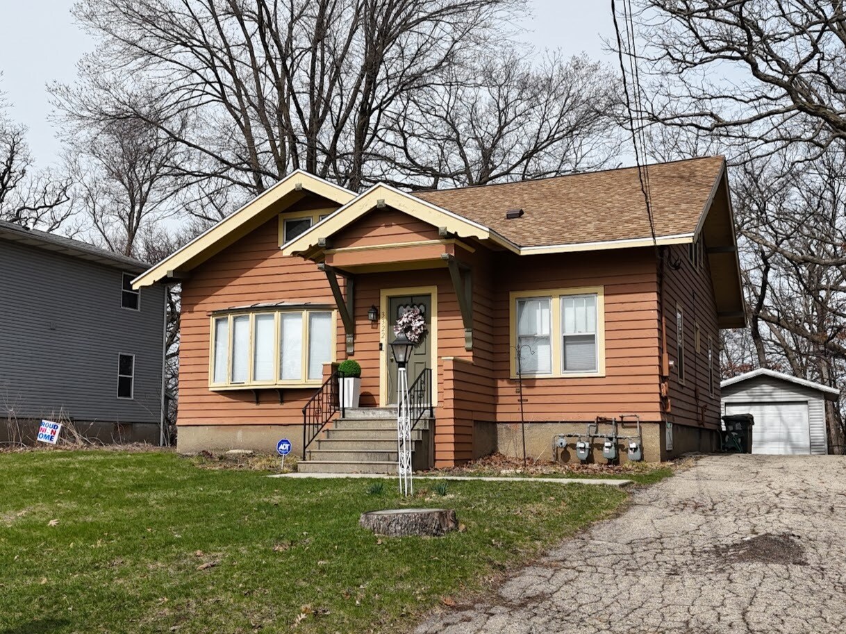 Building Photo - 3322 Ridgeway Ave