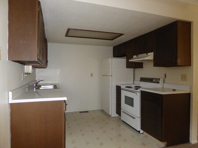 Building Photo - 2 Bedroom Duplex in East Glenn