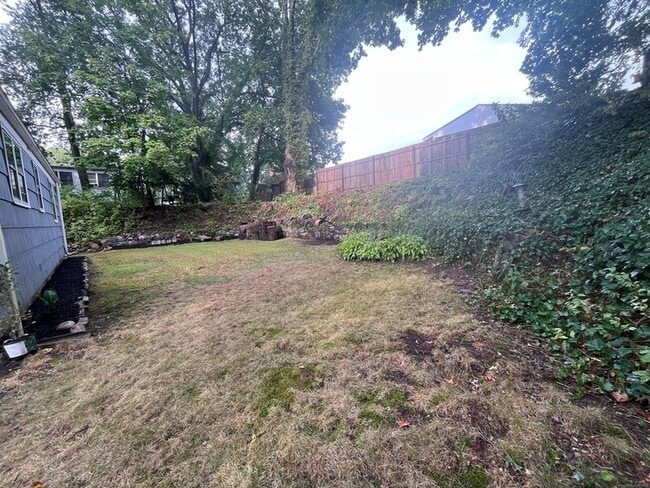 Building Photo - 3 Tryon Ave