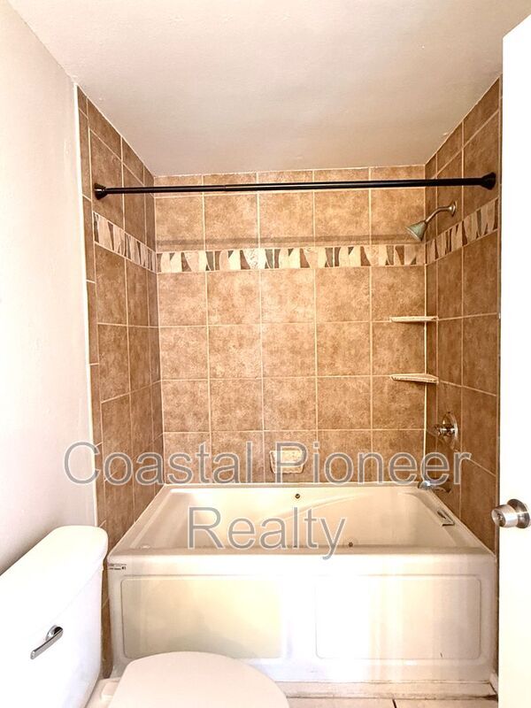 Building Photo - 10202 Bonnie Bay Ct