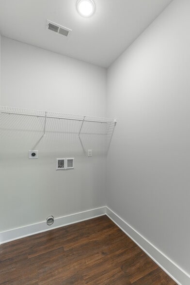 Building Photo - 4654 Heiskell Dr