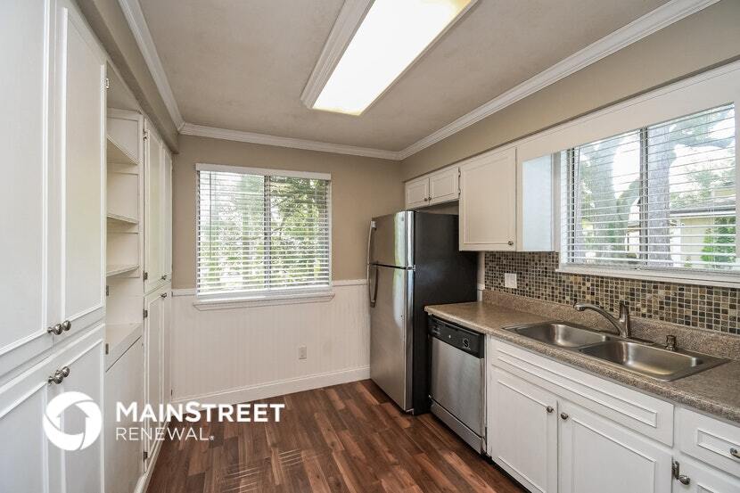 Building Photo - 10927 Horse Track Dr E