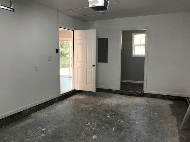 Building Photo - 119 Chownings Ln