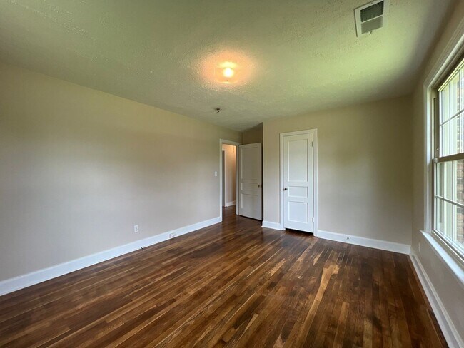 Building Photo - 2323 Sweetwood Rd