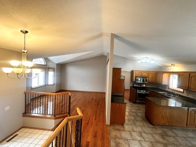 Building Photo - 9403 Lakeside Trl