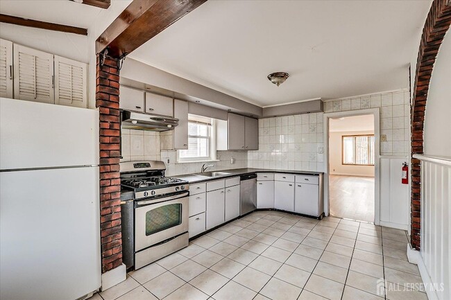 Building Photo - 98 Trieste St