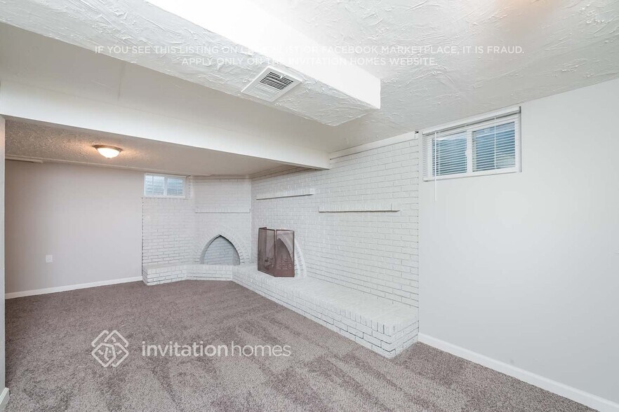Building Photo - 3760 W 95th Pl