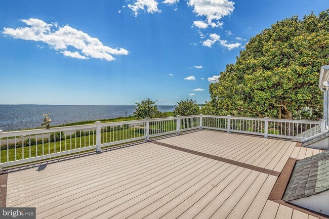 Building Photo - Home in Bay Ridge with beautiful views of the Chesapeake Bay!