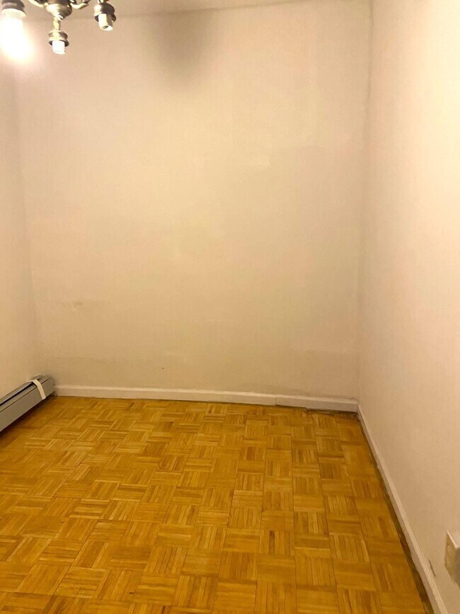 Building Photo - 37 Logan Ave