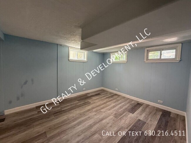 Building Photo - 318 S Hale St