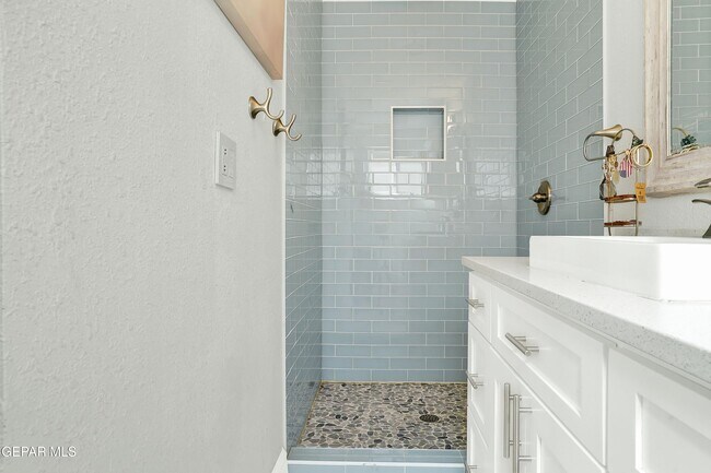 Building Photo - 1513 Fir St