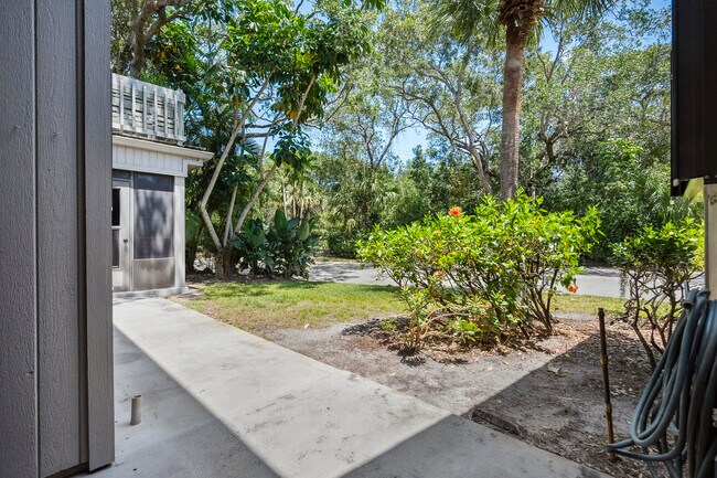 Building Photo - 5300 SE Schooner Oaks Way