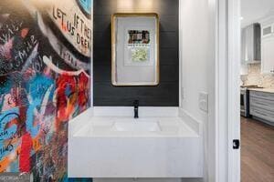 Building Photo - 2328 Mason Dr