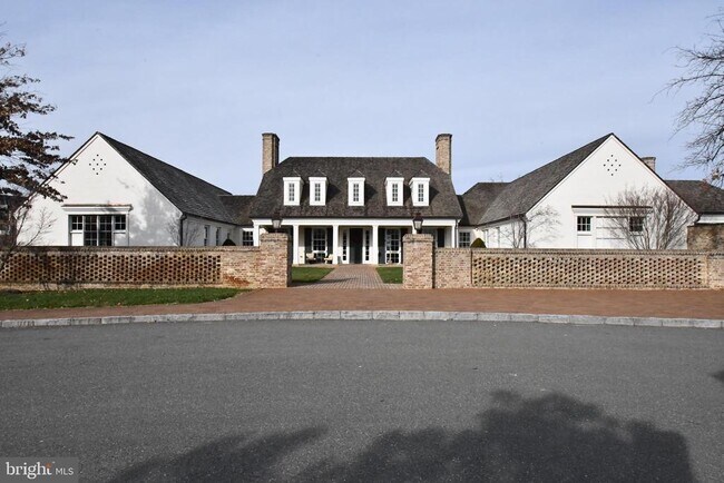 Building Photo - 2105 Hemlock Bay Rd